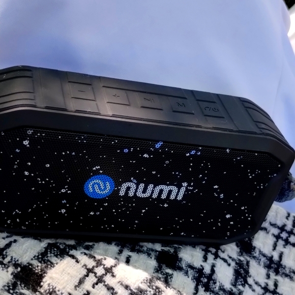 Numi waterproof wireless speaker